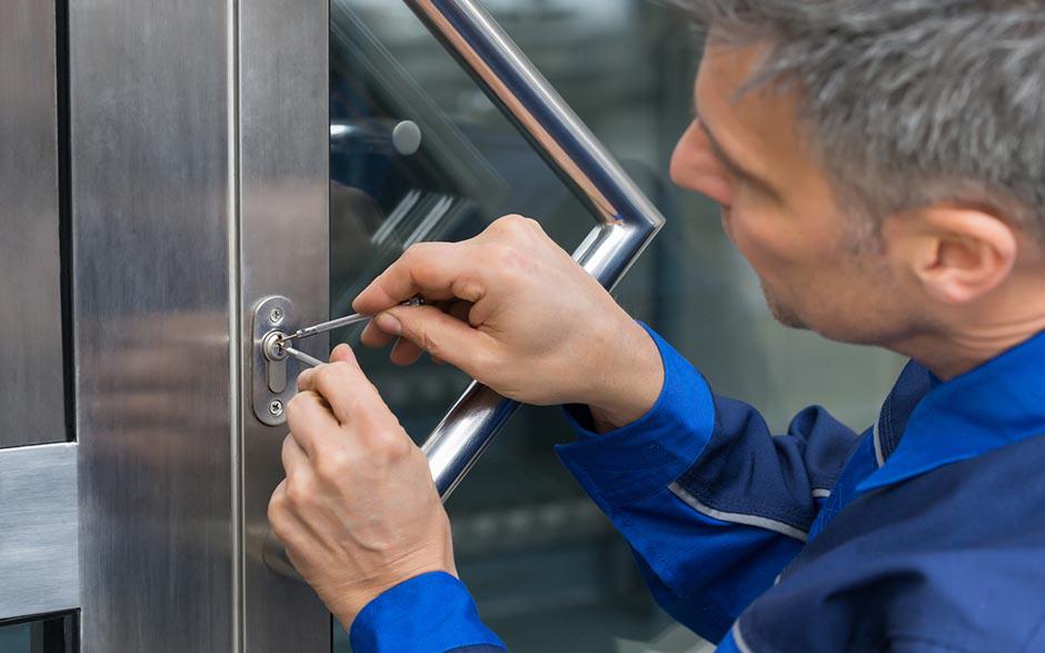 prix d'un serrurier pour ouvrir une porte Paris 1